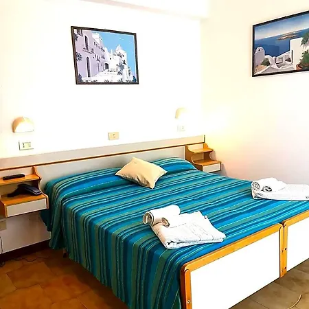 Alcazar 3*